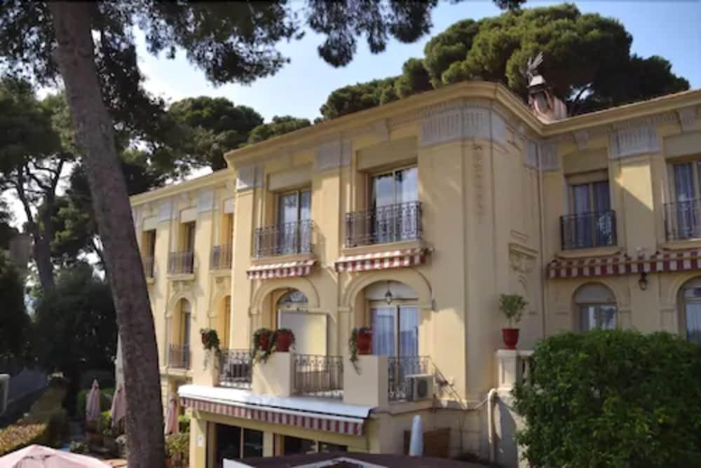 Petit Palais Hotel 4*