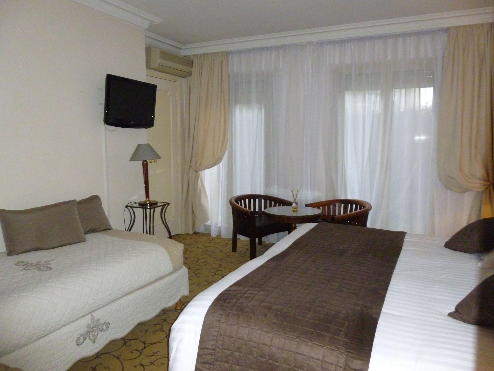 Hotel Petit Palais 4*