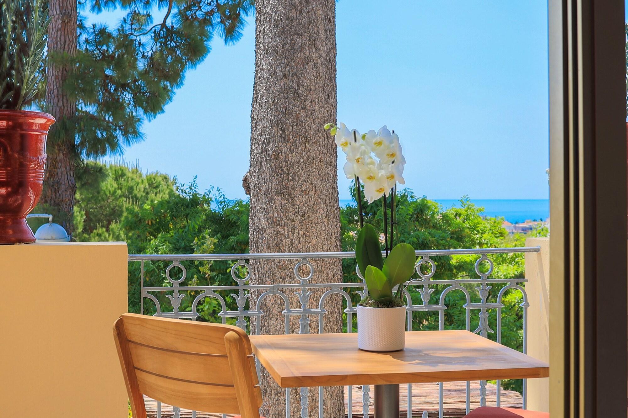 Petit Palais Hotel 4*
